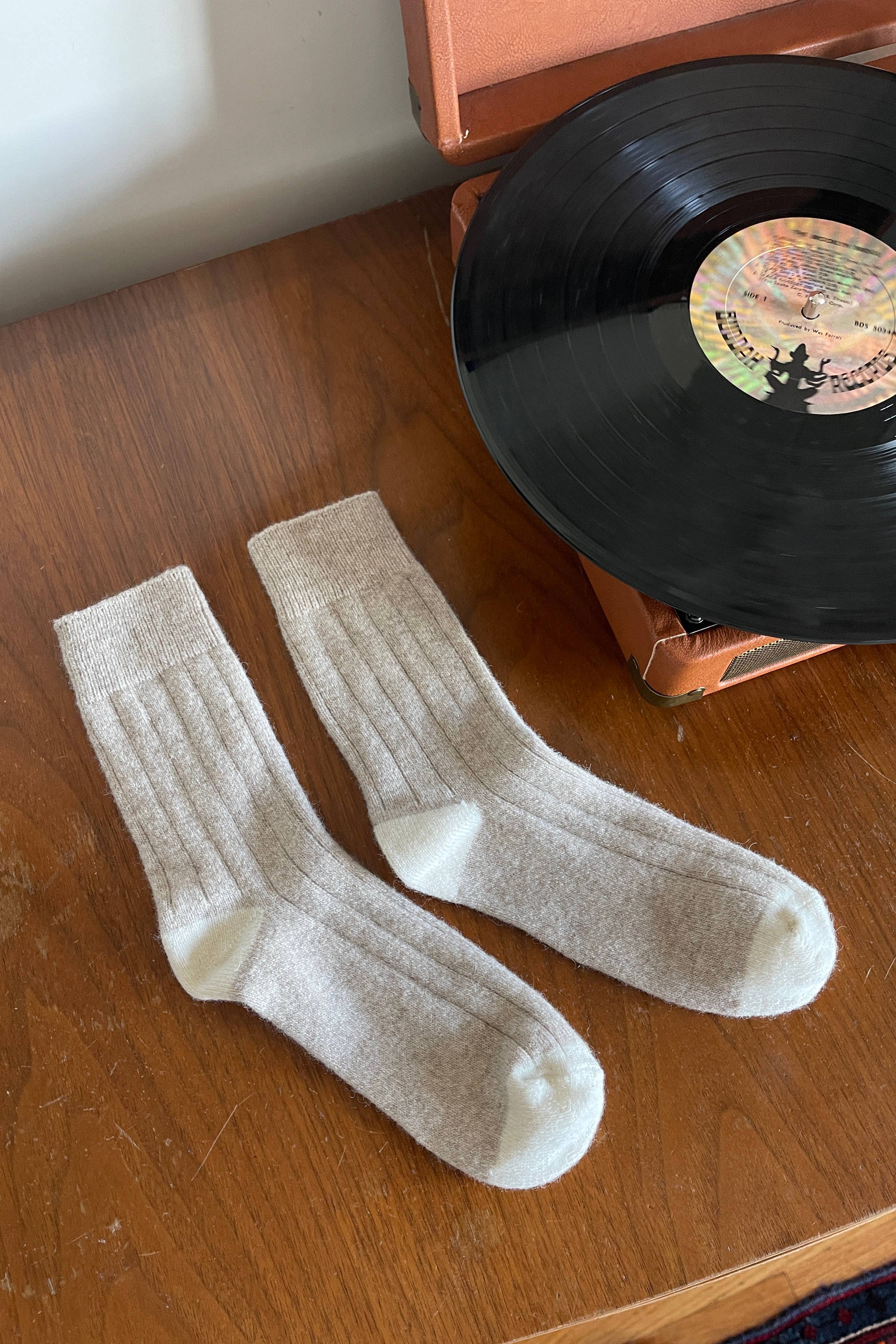 Classic Cashmere Socks - Image 18