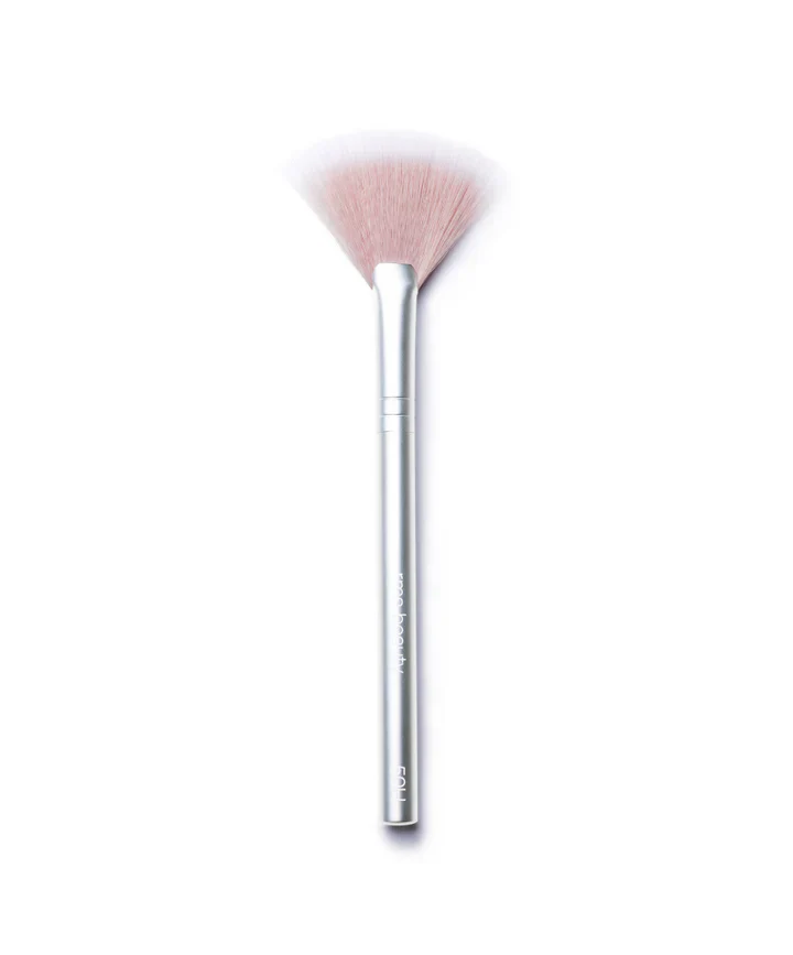 Skin2Skin Classic Fan Brush